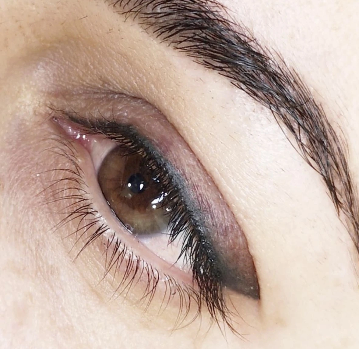 Dettaglio del trattamento eyeliner sfumato